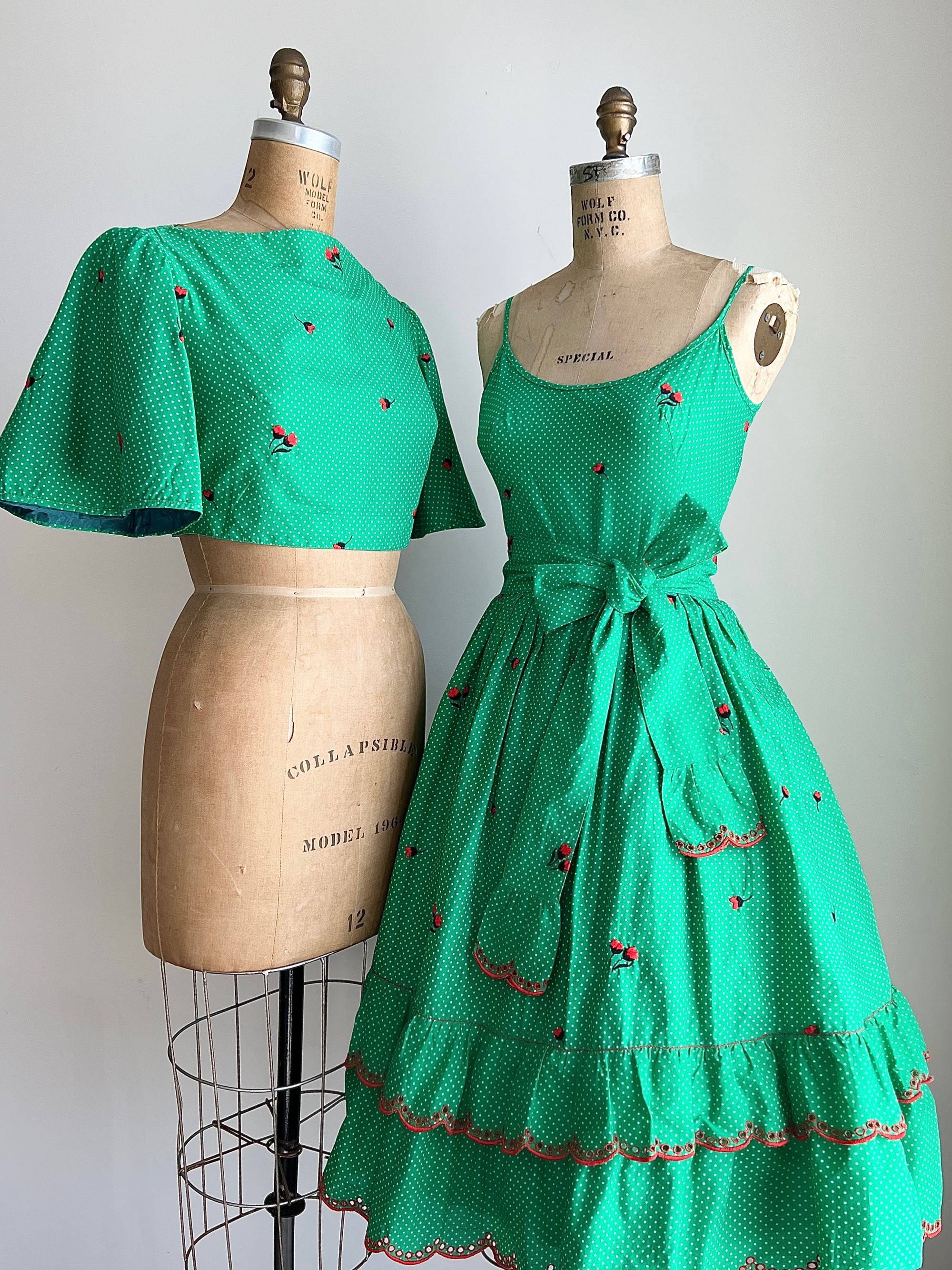 1960s Embroidered Green 2-Piece Dress with Flutter Sleeves / Small-Medium