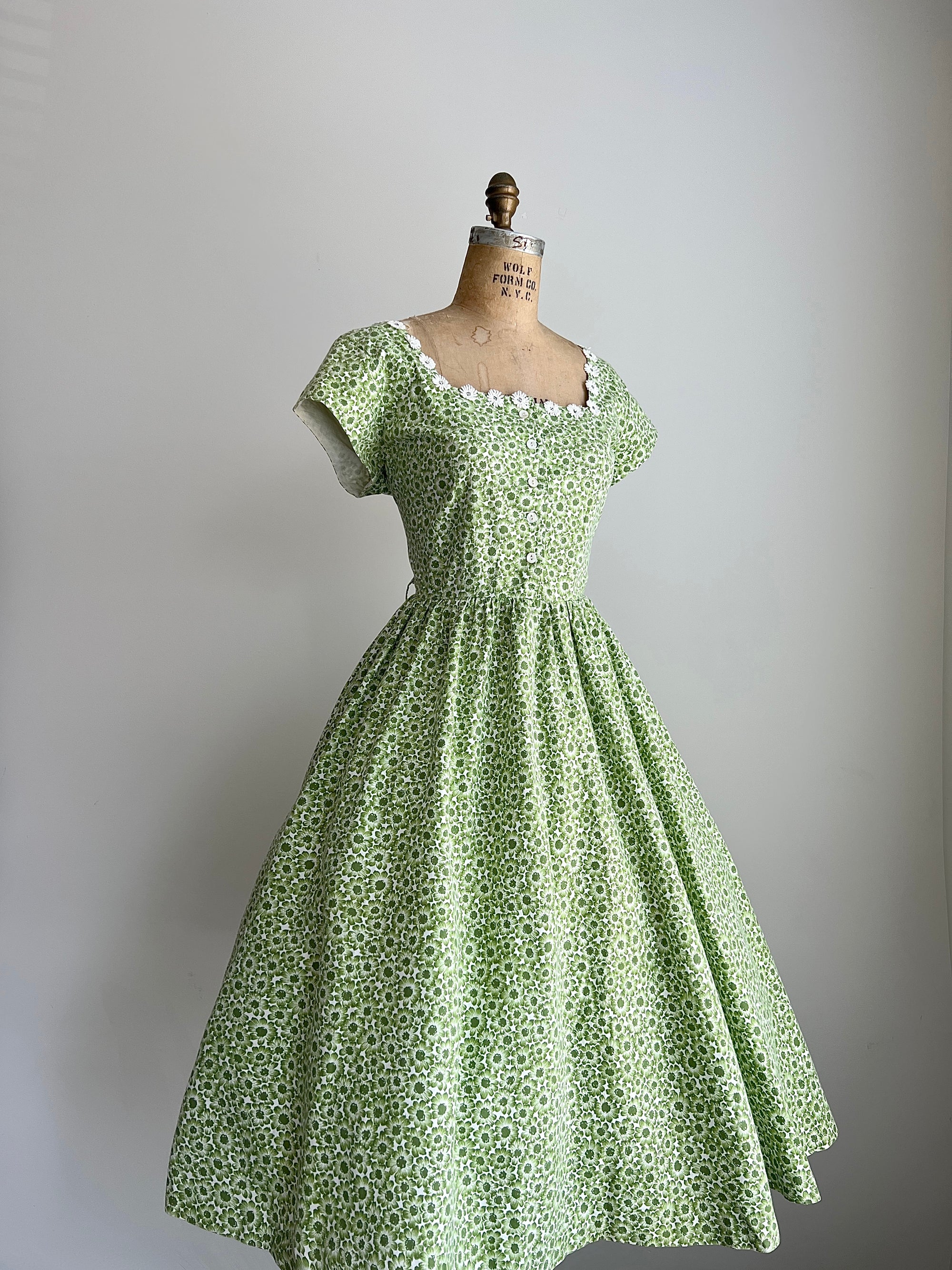 1950s Daisy Print Floral Green Cotton Dress / LARGE