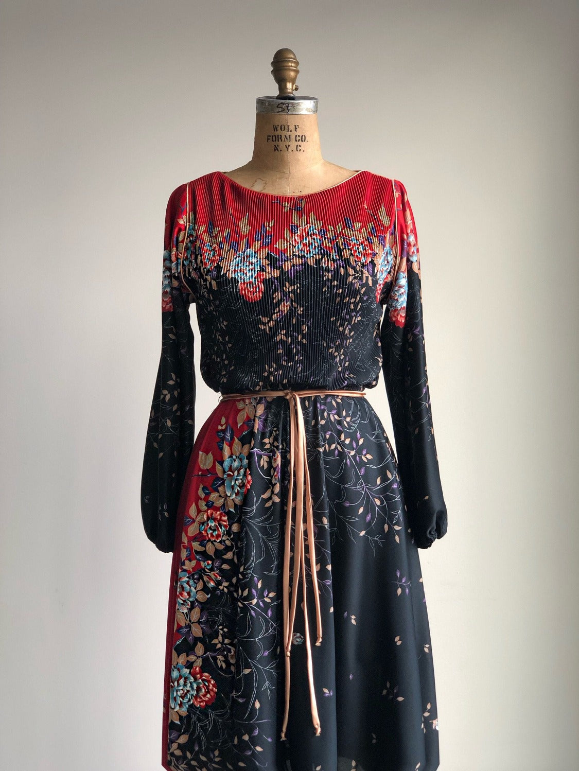 1980s 90s J.S.J Accordion Style Flowy Floral Print S/M