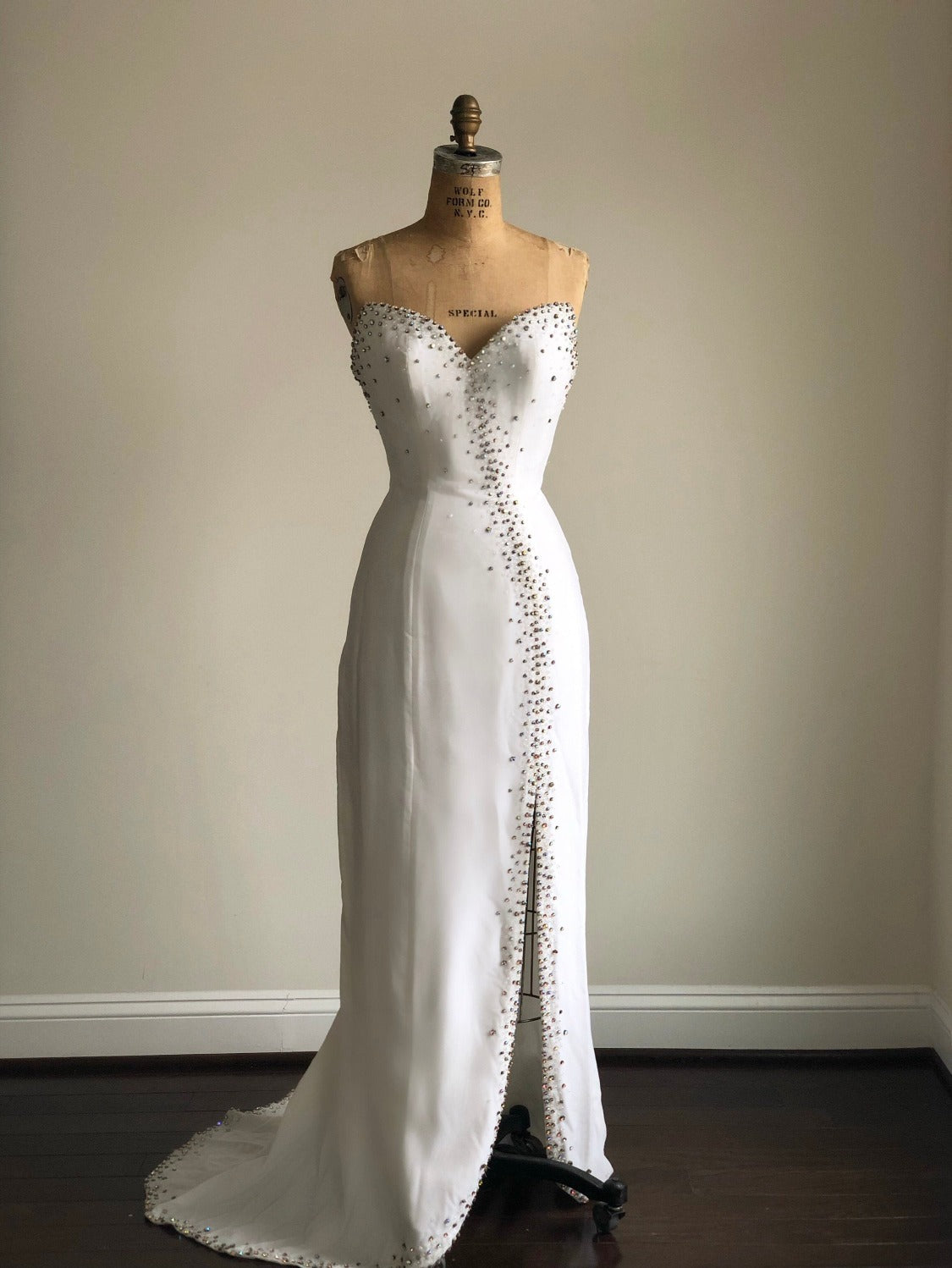 1990s White Velvet Sweetheart Gown with Rhinestones and 100% Silk Lining Size 6 SMALL