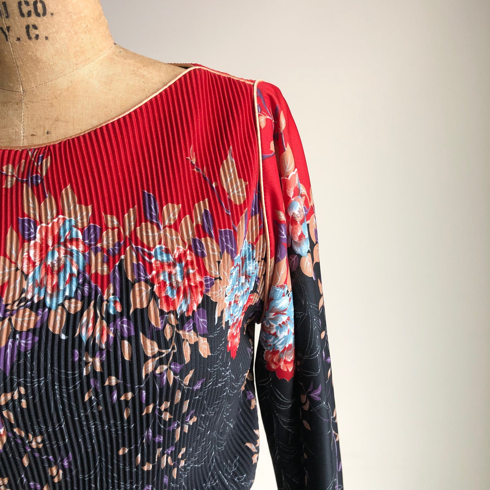 1980s 90s J.S.J Accordion Style Flowy Floral Print S/M