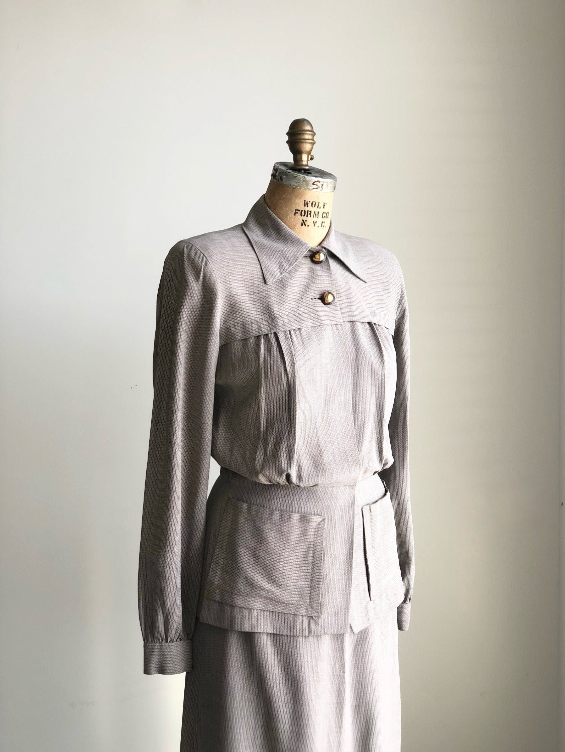 1940's WWII Era RARE Charles Hymen Original Dagger Collar Suit SMALL