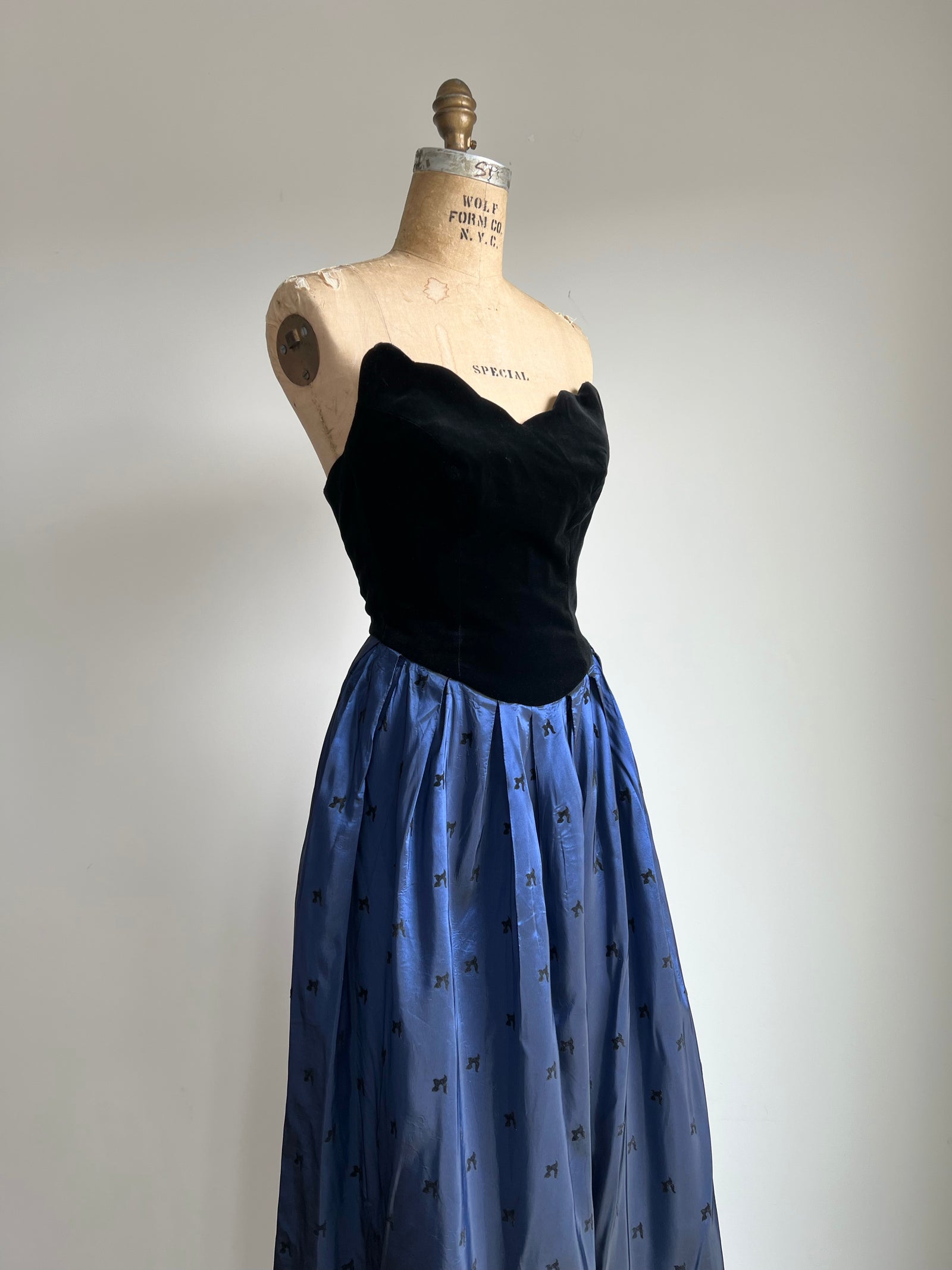 1980s Laura Ashley Scalloped Strapless Sweetheart Gown SMALL