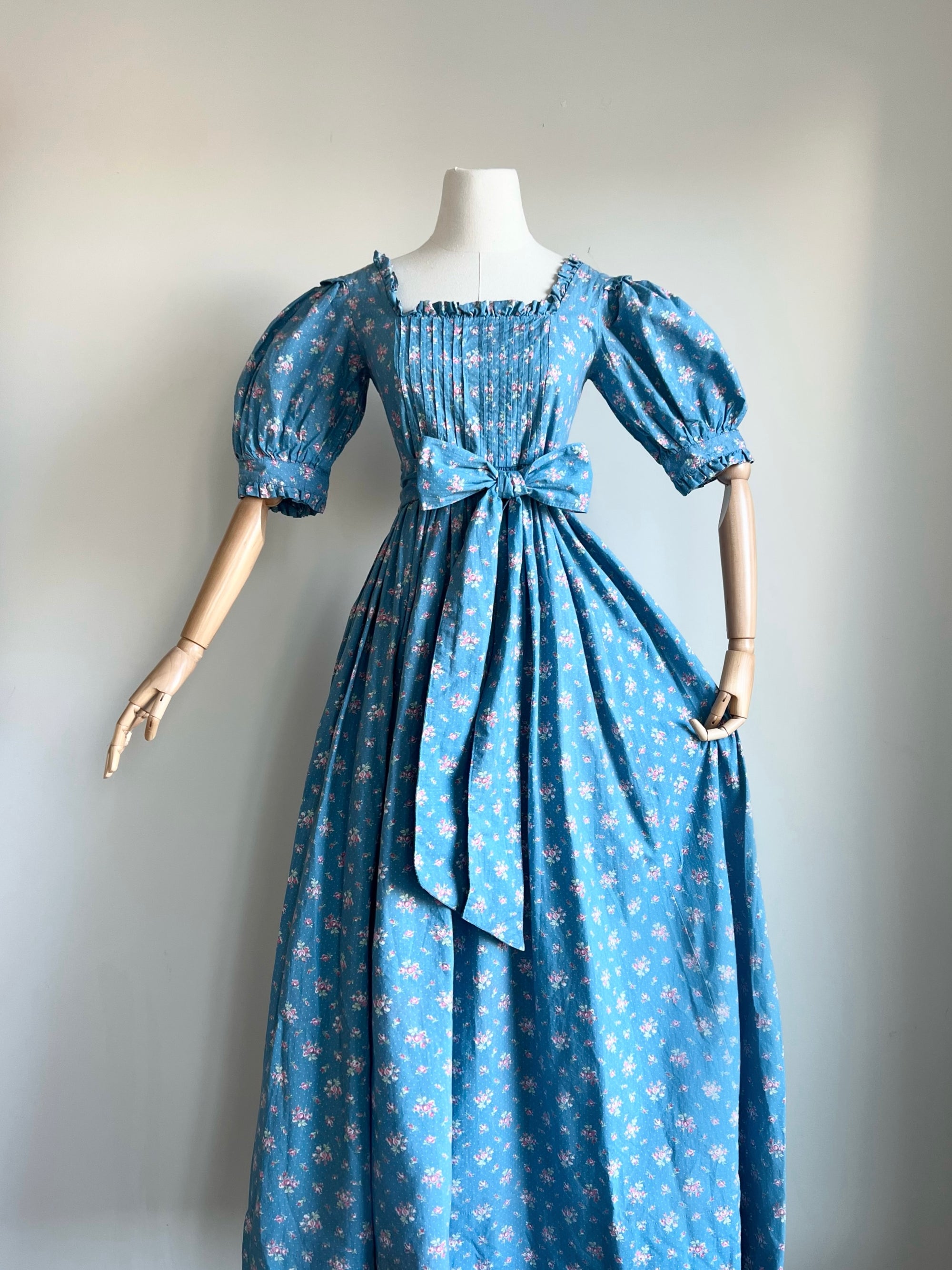 1980s Laura Ashley Blue Floral Puff Sleeve Cottagecore Prairie Dress S/M