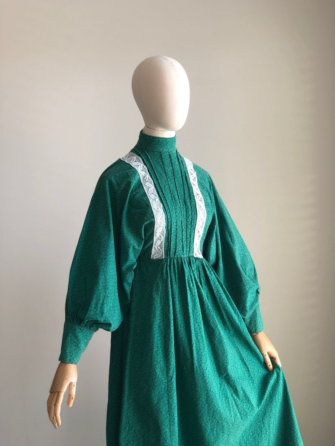1970s Laura Ashley Prairie Green Long Sleeve Broderie Anglaise RARE Maxi Dress UK12 US10 MEDIUM