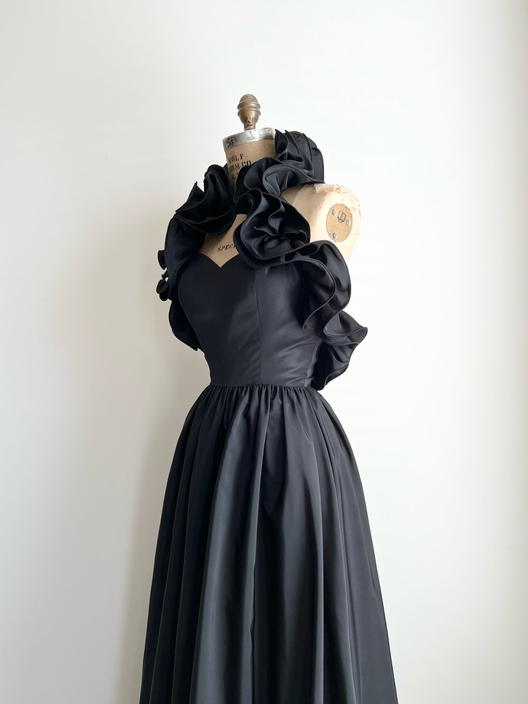 1970s Black Ruffled Gown XS/S