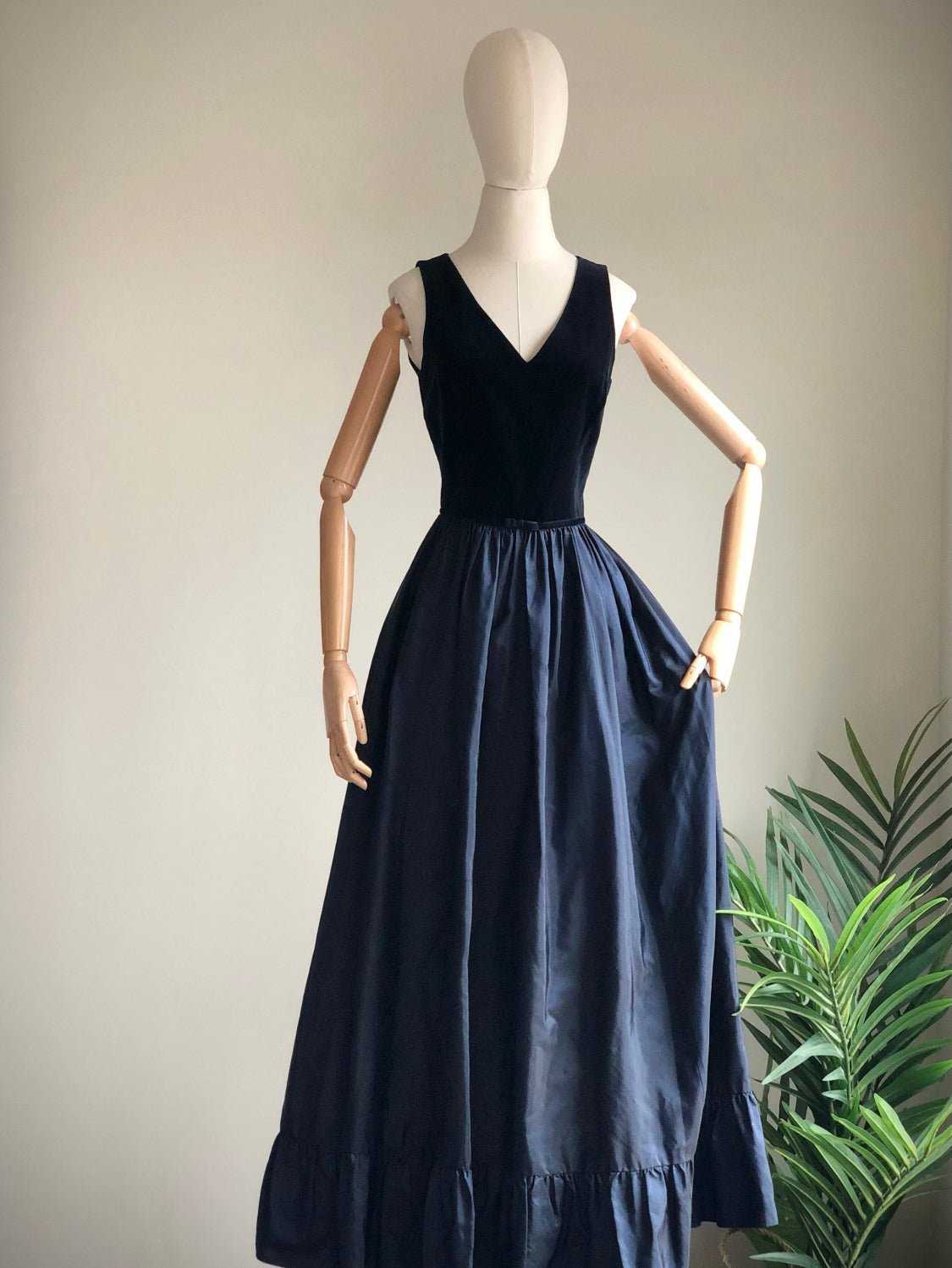 1980s 90s Laura Ashley Dress M/L - Maiden Posh 1980s 90s Laura Ashley Dress M/L - Maiden Posh