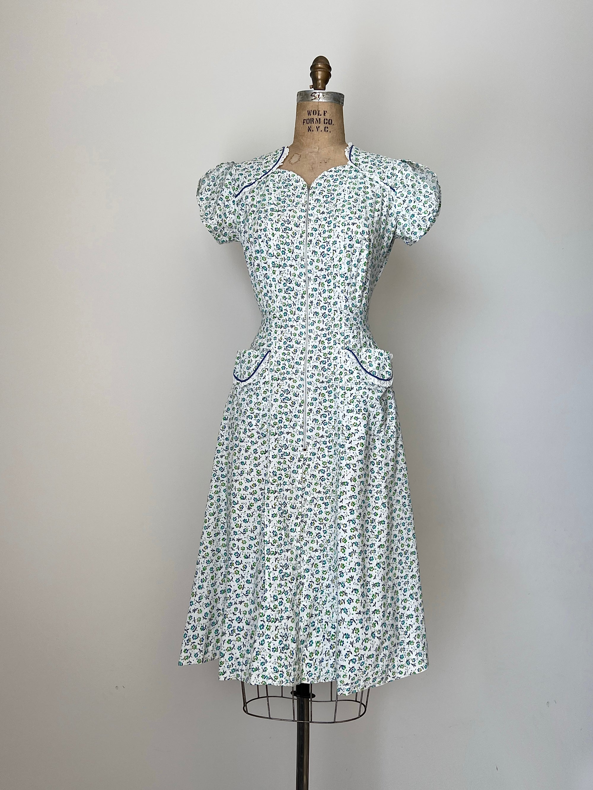 1940s Nip-N-Tuck Floral Day Dress MEDIUM