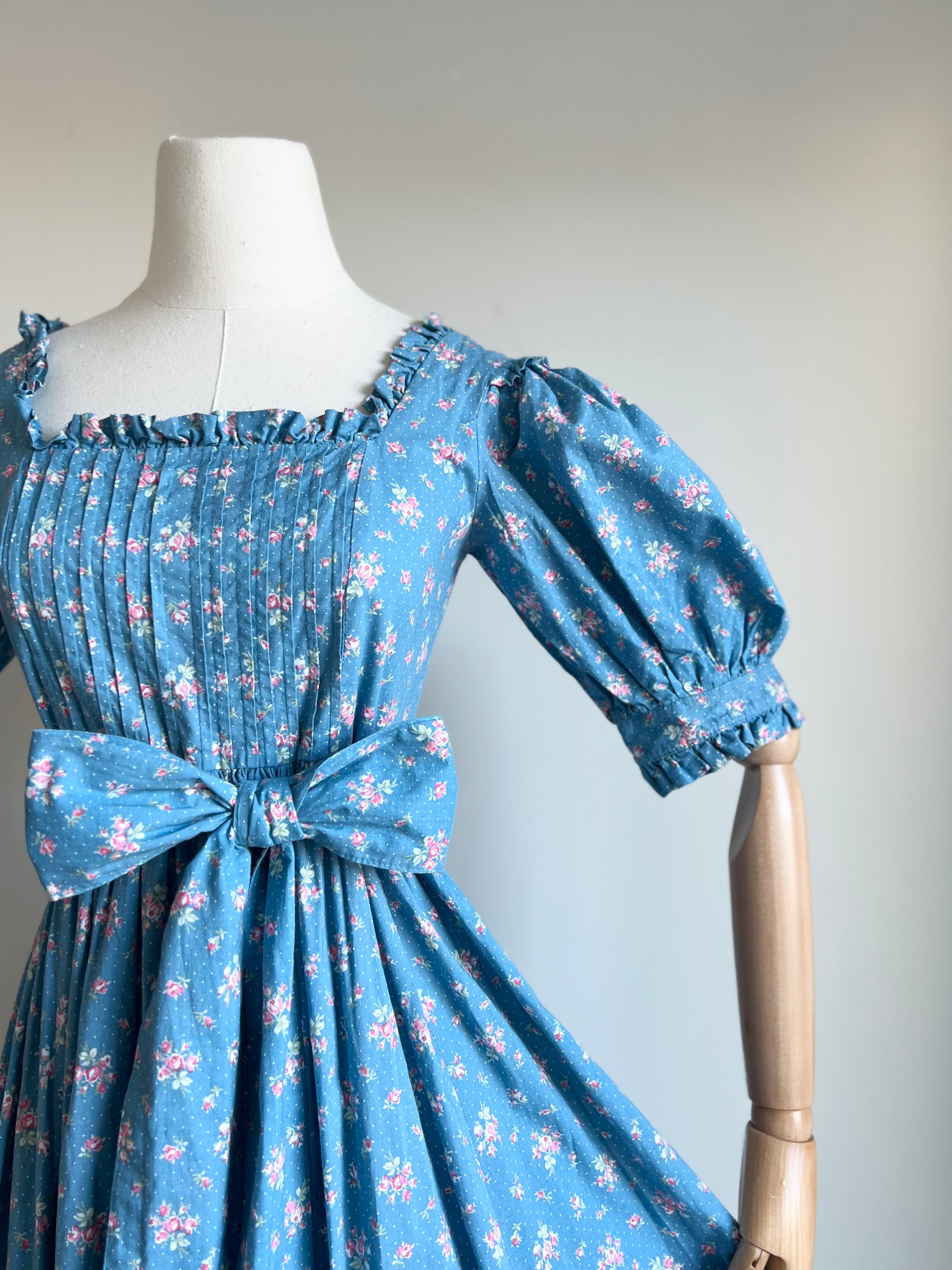 1980s Laura Ashley Blue Floral Puff Sleeve Cottagecore Prairie Dress S/M