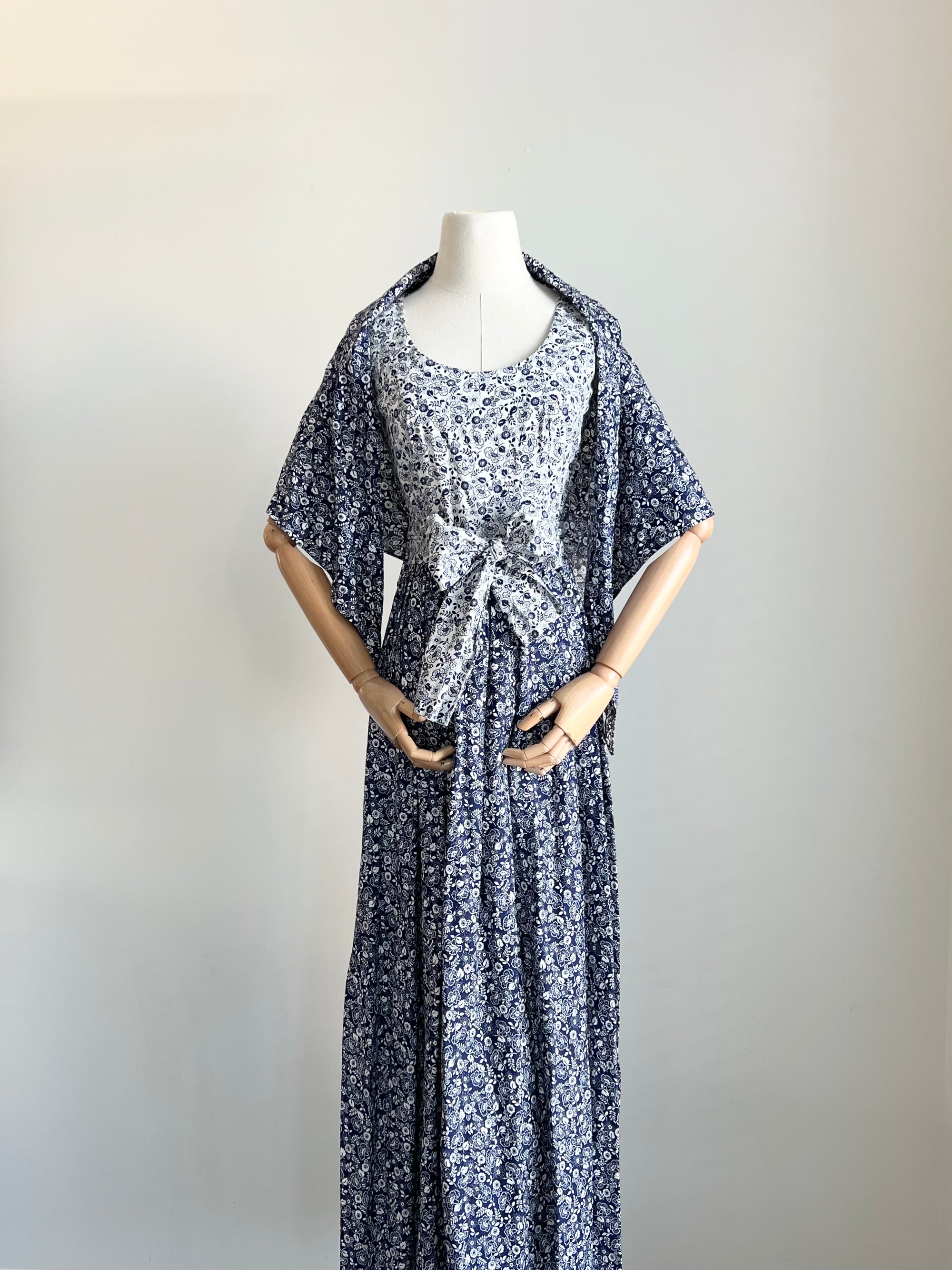 1970s Carlye Maxi Floral Blue Dress with Shawl and Belt Tie XS