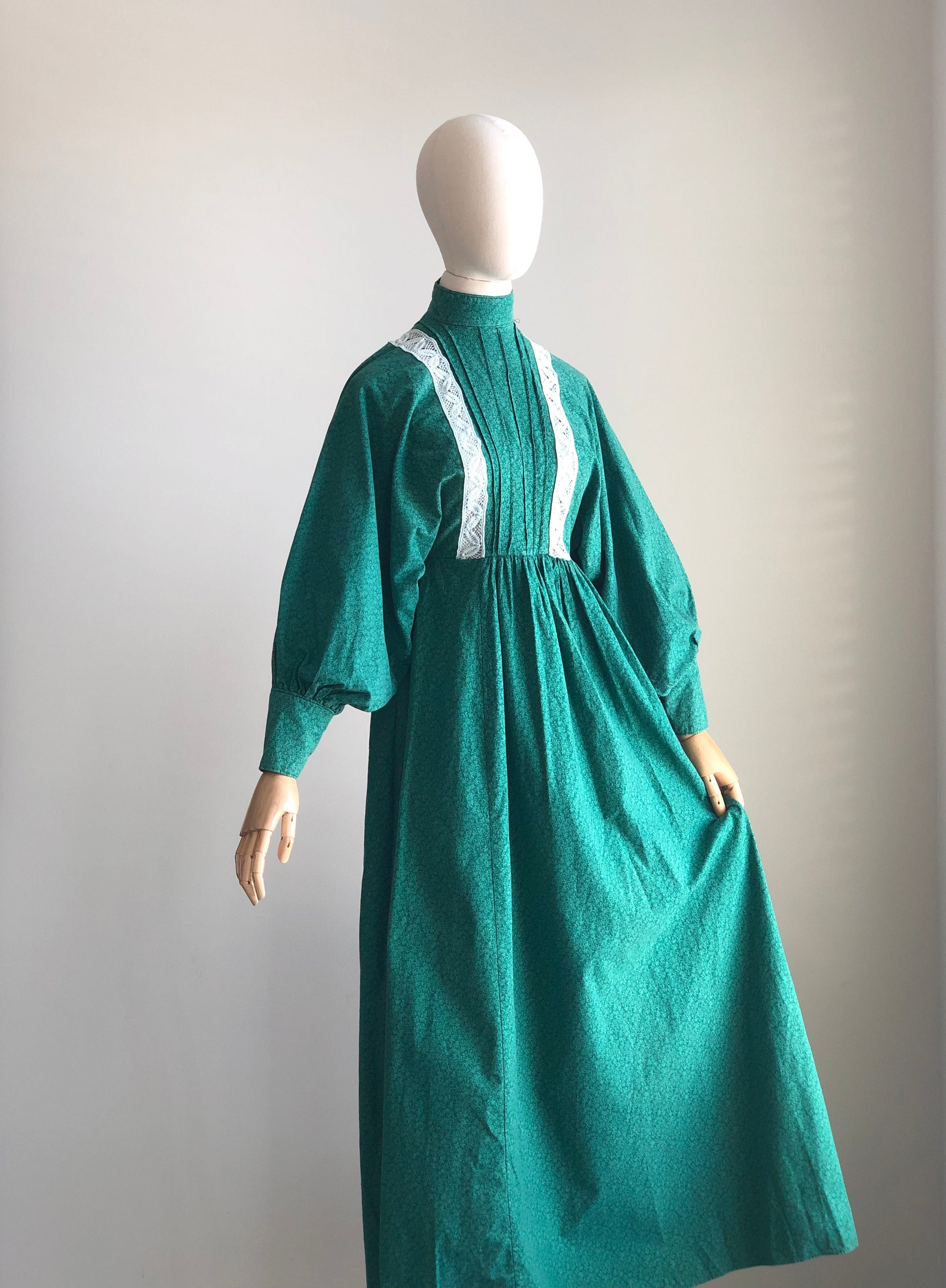 1970s Laura Ashley Prairie Green Long Sleeve Broderie Anglaise RARE Maxi Dress UK12 US10 MEDIUM