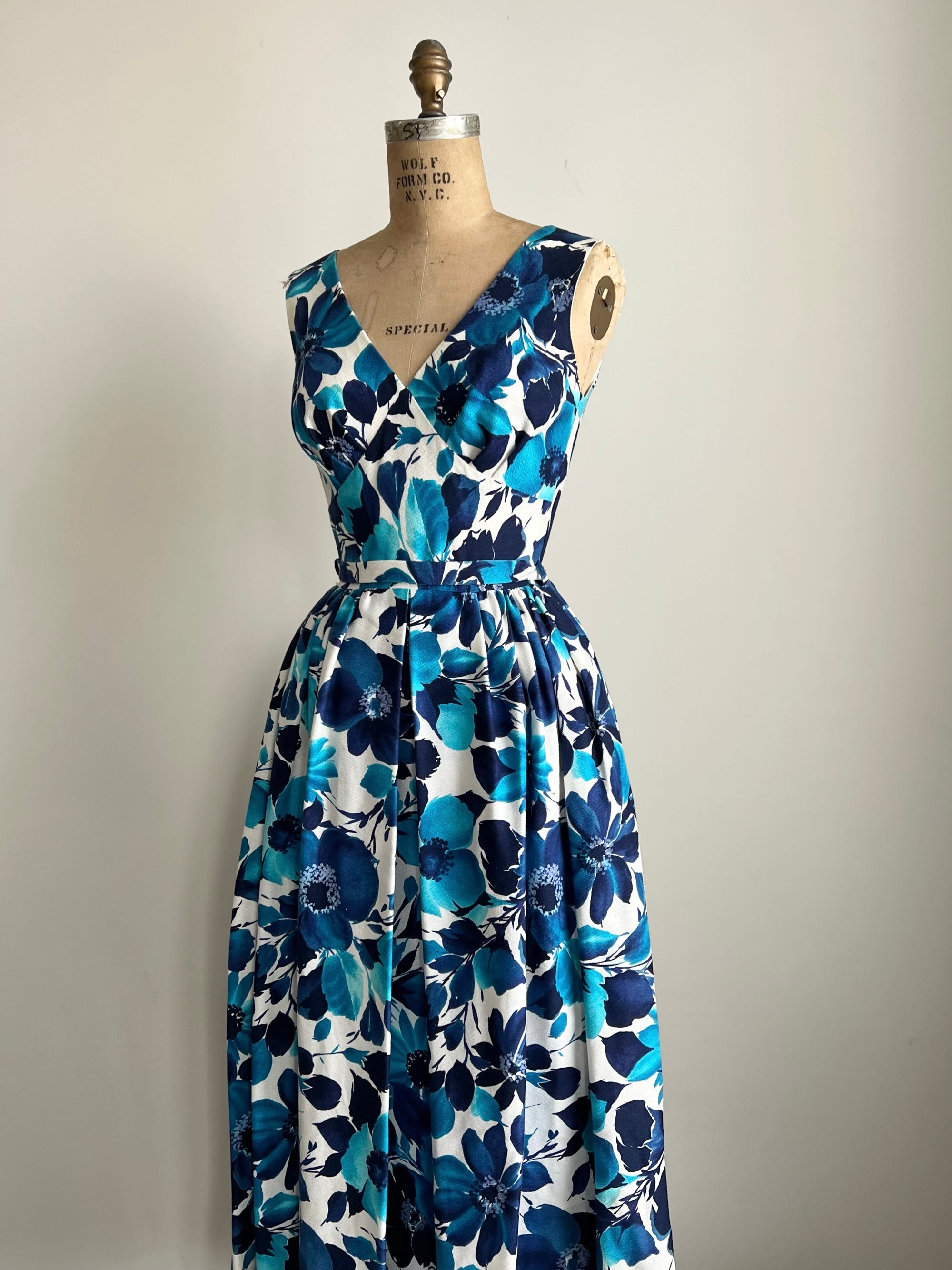 1960s Garfinkel’s Blue and White Floral Print Maxi Dress SMALL