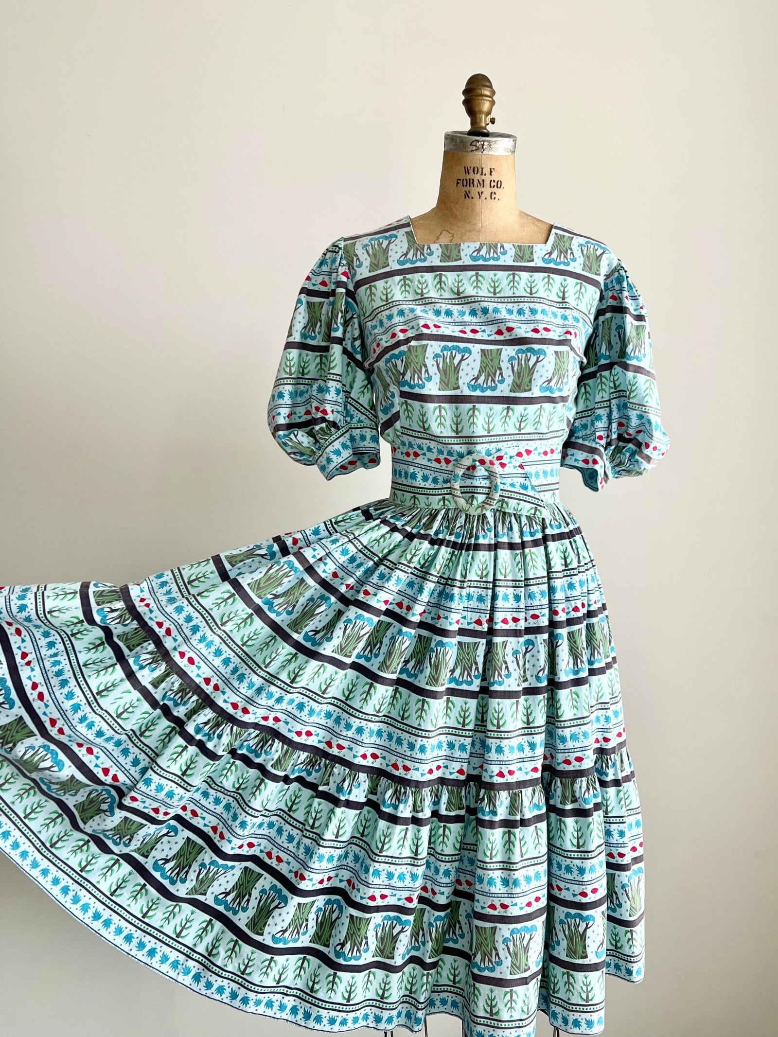 1950s Novelty Trees Leaves and Bird Dress with Matching Belt and Puff Sleeves SMALL