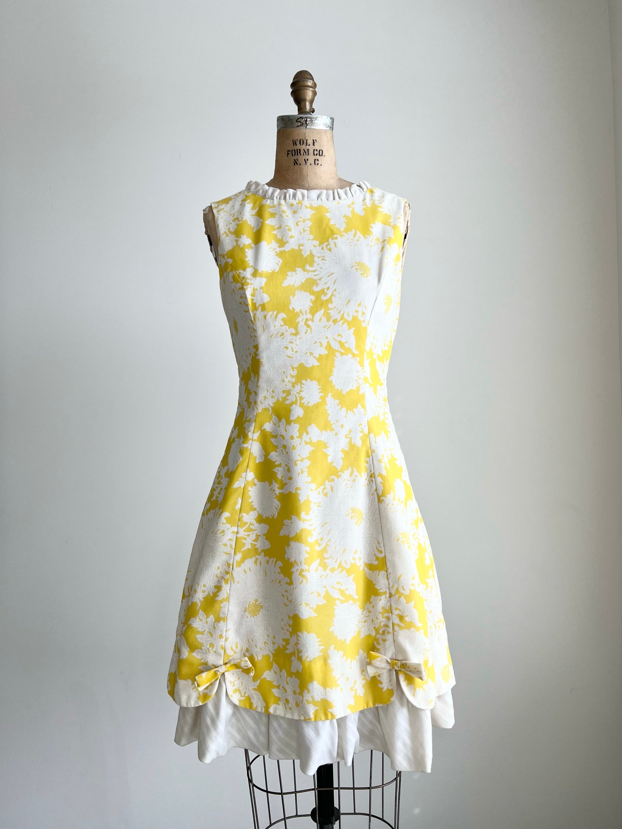 1960s Yellow Floral Pleated Dropped Hem Dress MEDIUM