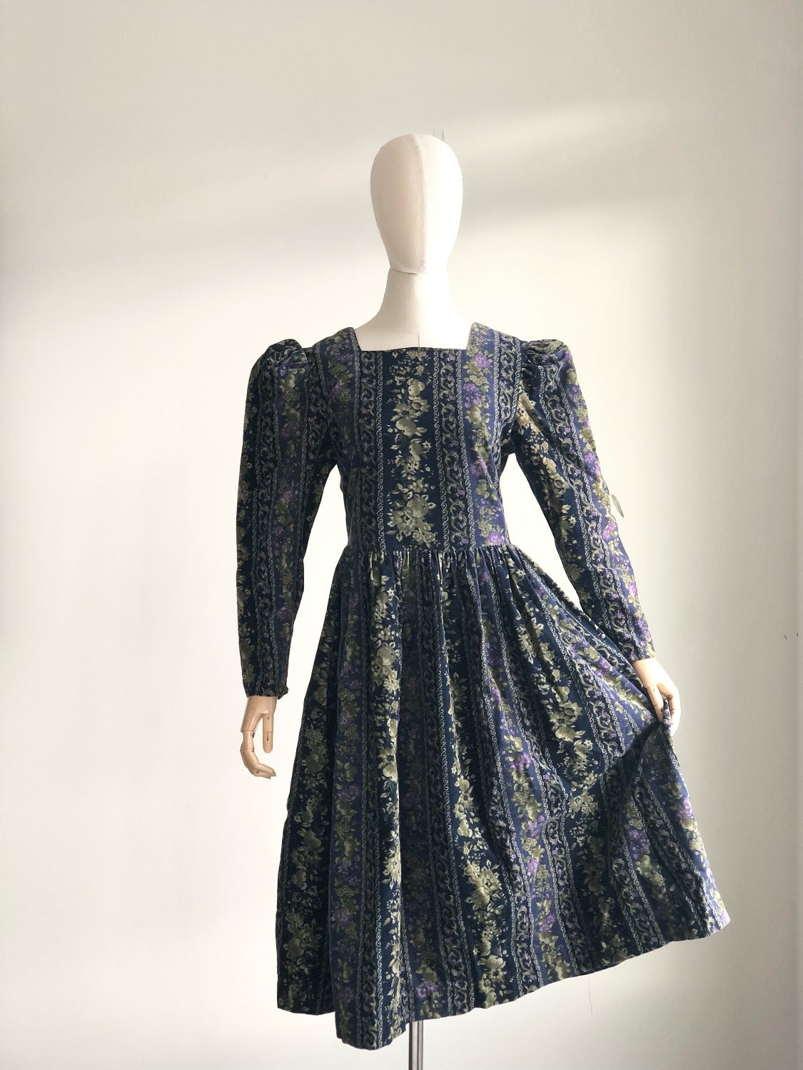 Laura Ashley1980s Grape Vine Corduroy Prairie Cottage Puff Sleeve Pinwale Floral Midi Dress UK12 US8 L/XL