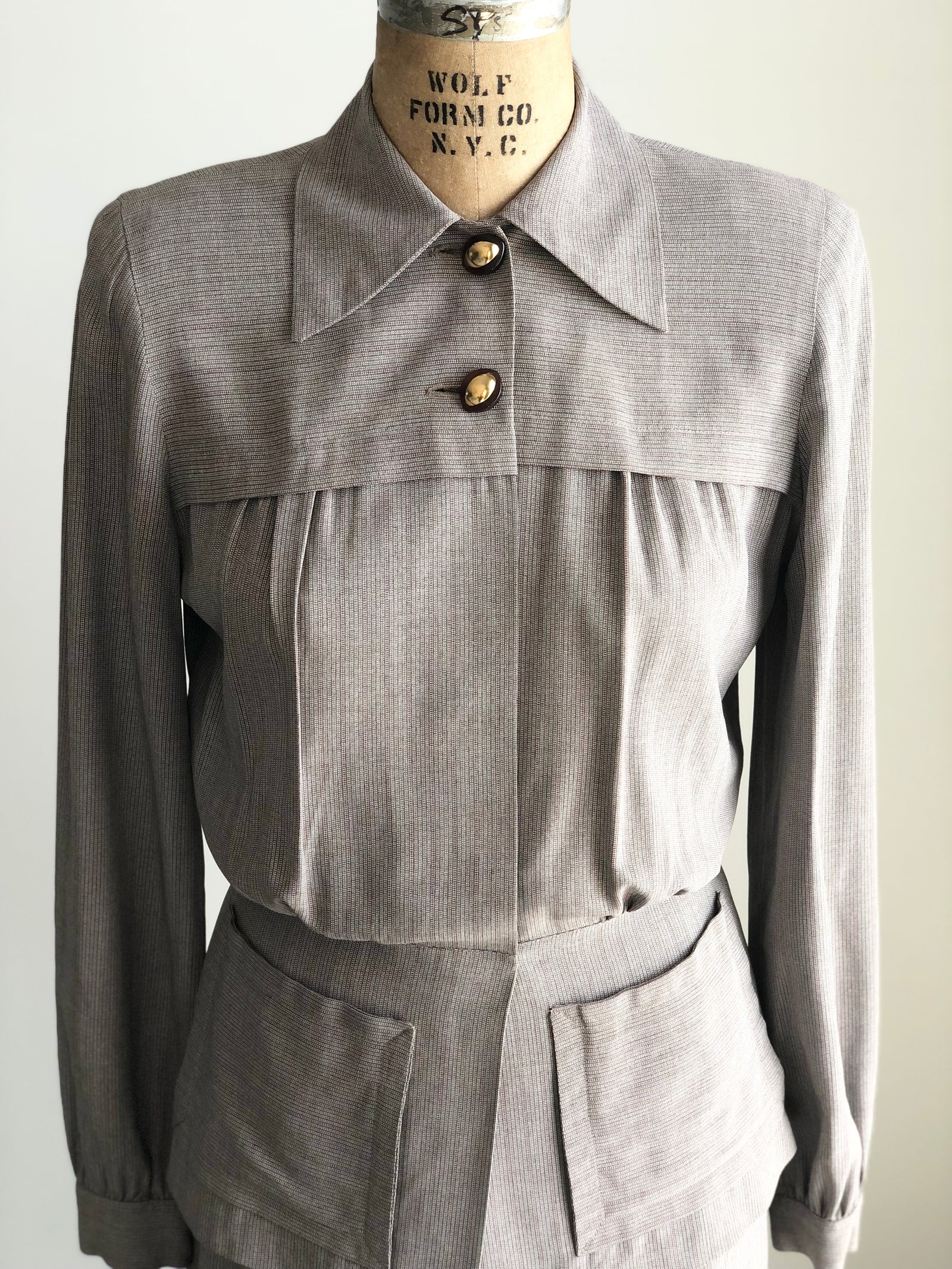 1940's WWII Era RARE Charles Hymen Original Dagger Collar Suit SMALL