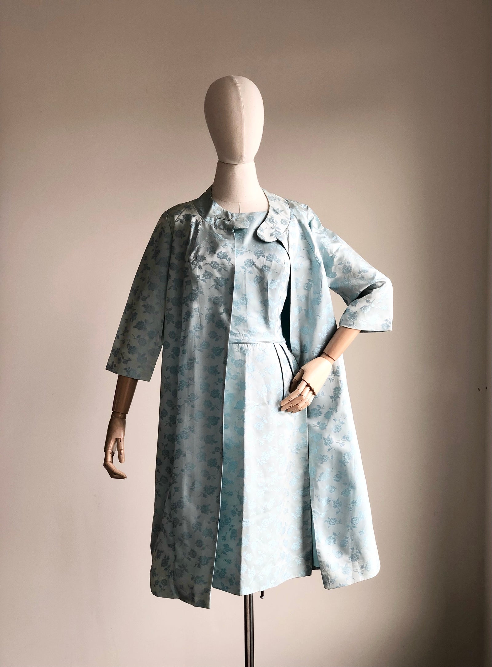 1960s Jackie Kennedy Inspired Carol Brent Blue Rose Print 2 Piece Dress Set MEDIUM