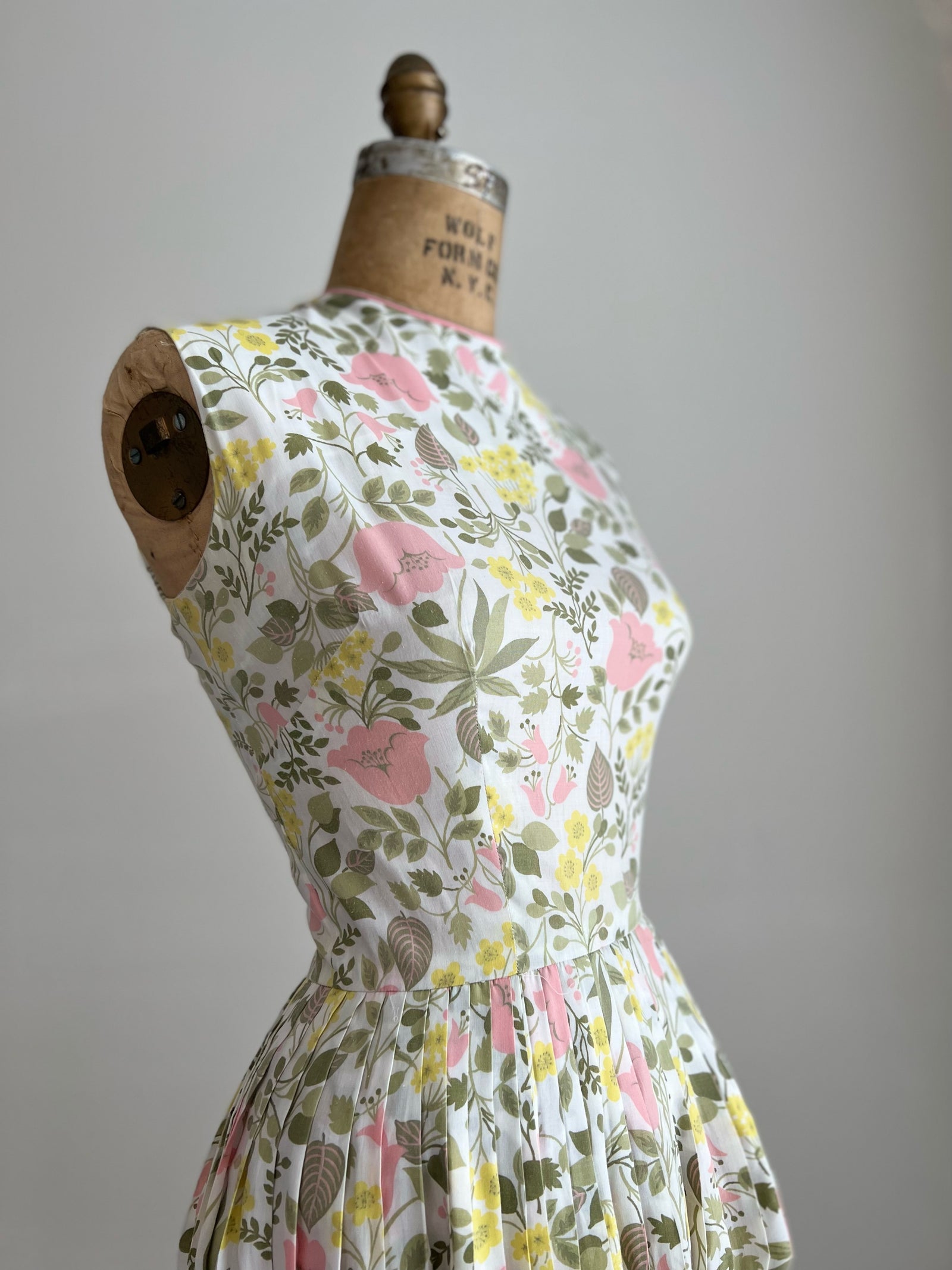 1950s Pink and Green Garden Party Dress M/L